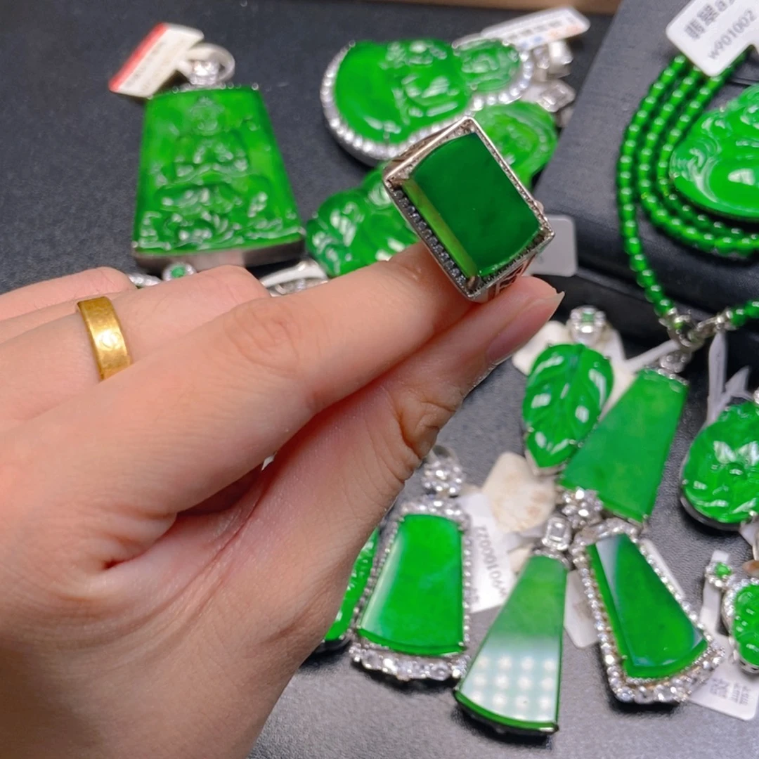 翡翠未镶嵌吊坠(不含链)