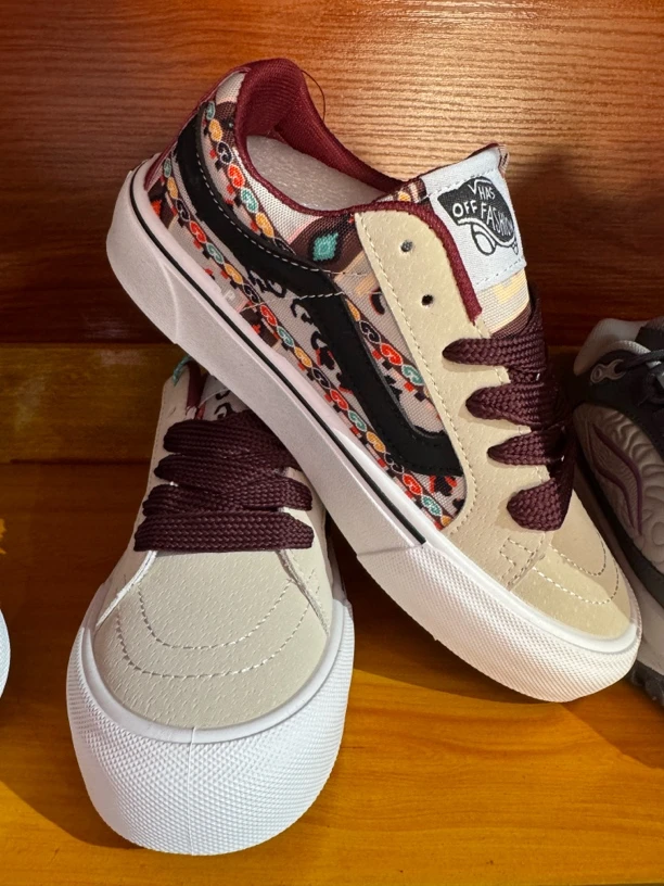 复古印花低帮帆布休闲鞋2025年百搭休闲学生面包板鞋潮