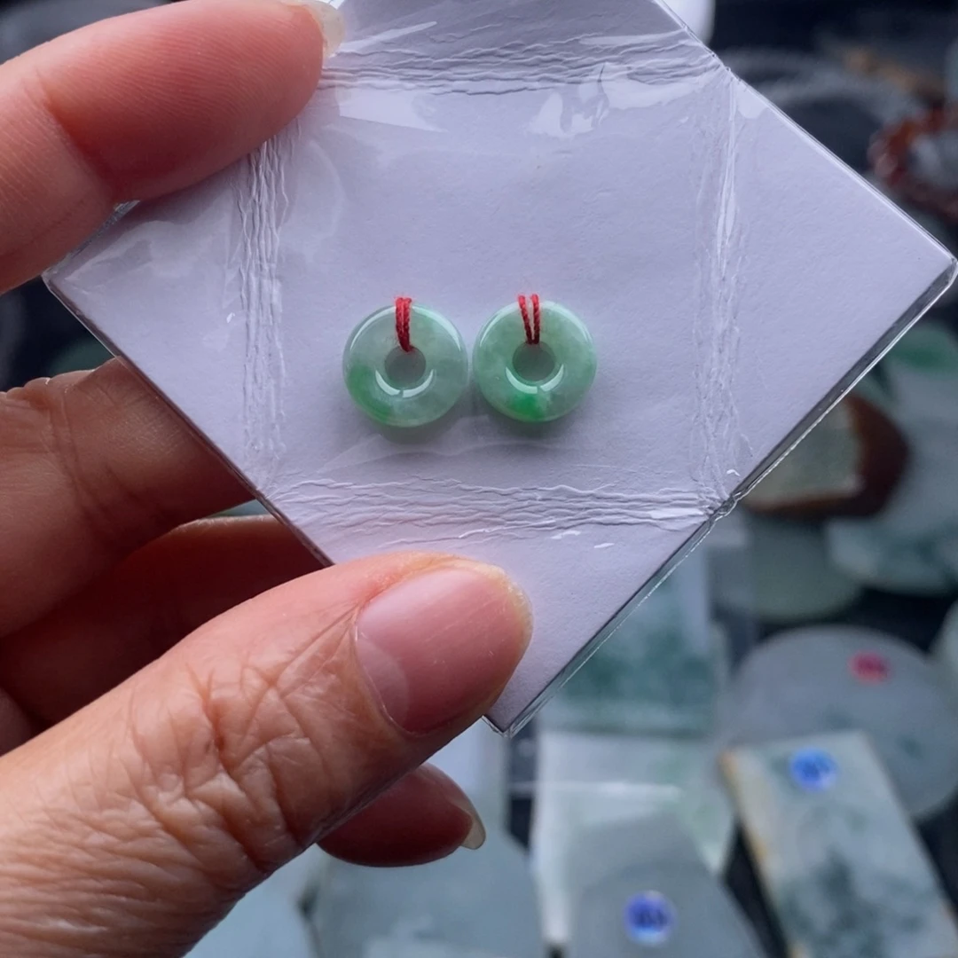 定制翡翠未镶嵌耳环
