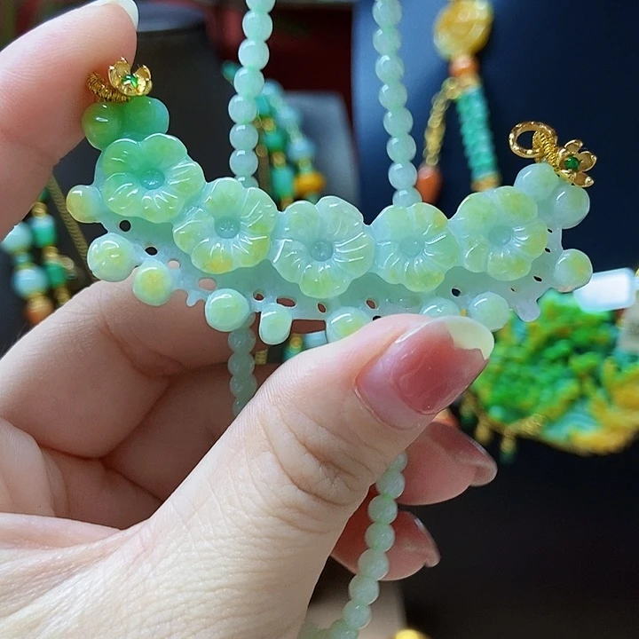 翡翠未镶嵌颈饰吊坠