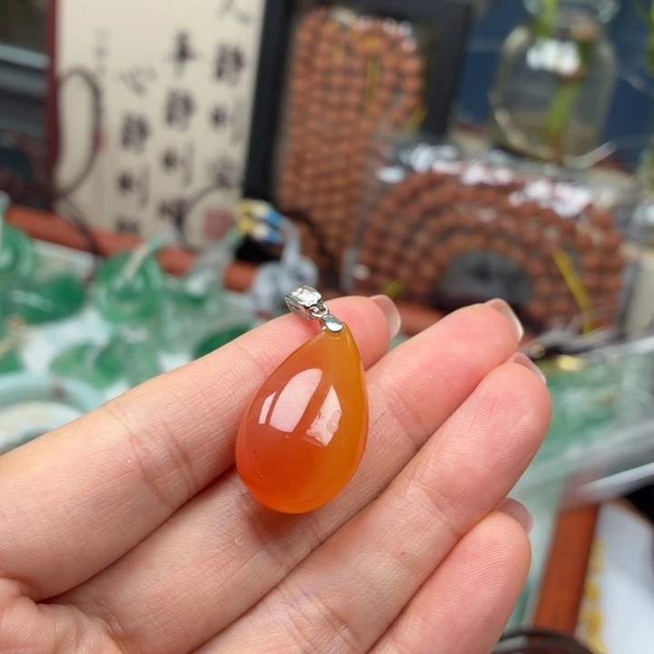 石英质玉合金颈饰