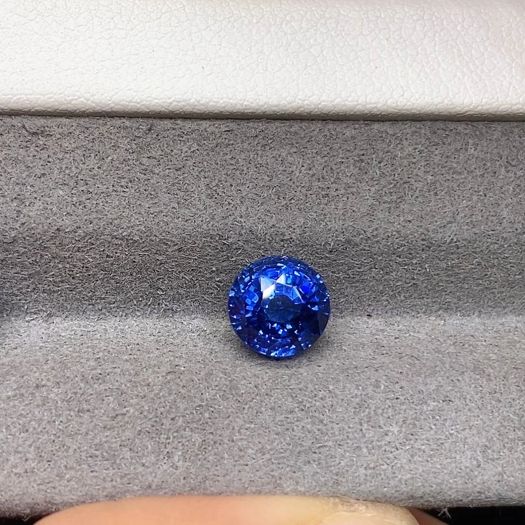 蓝宝石裸石3.4克拉天然玻璃体满火彩皇家蓝蓝宝石