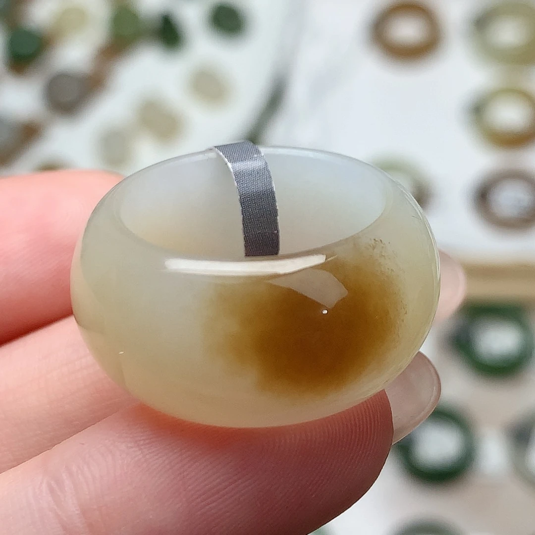 未镶嵌戒指和田玉