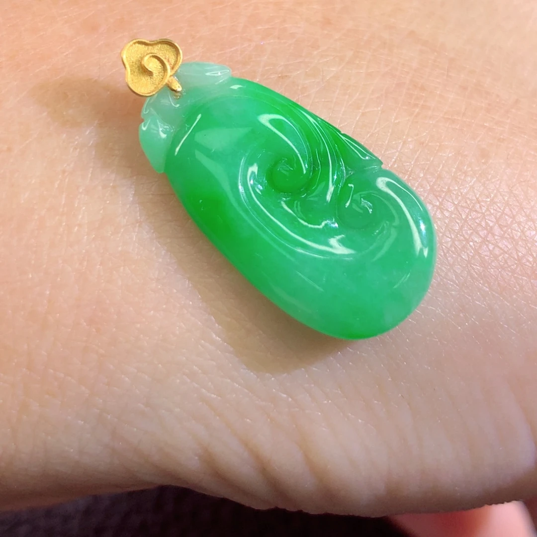 翡翠18K金镶嵌颈饰翡翠