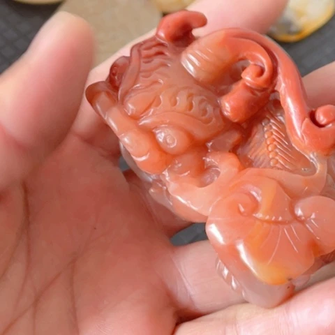 石英质玉（黄龙玉）颈饰未镶嵌貔貅手把件