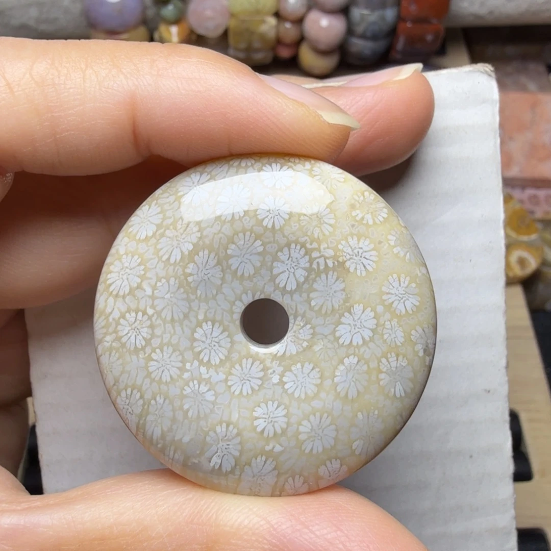 硅化玉未镶嵌清晰满花