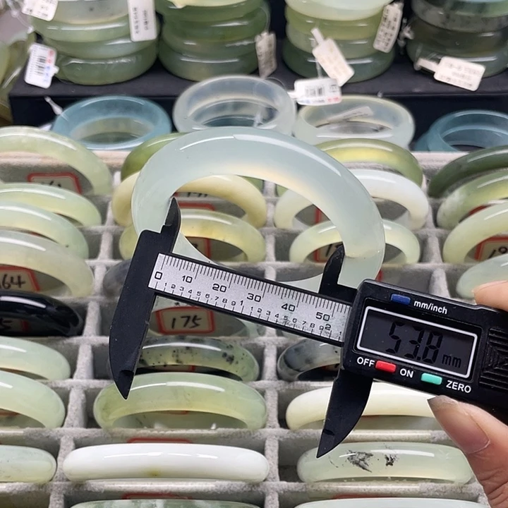 蛇纹石玉未镶嵌手镯184