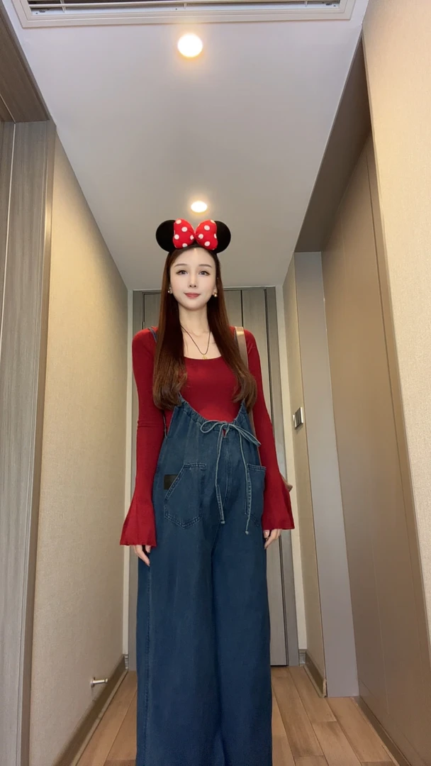 双面穿孕妇背带裤2024新品洋气时尚秋季牛仔秋季宽松显瘦辣妈上衣