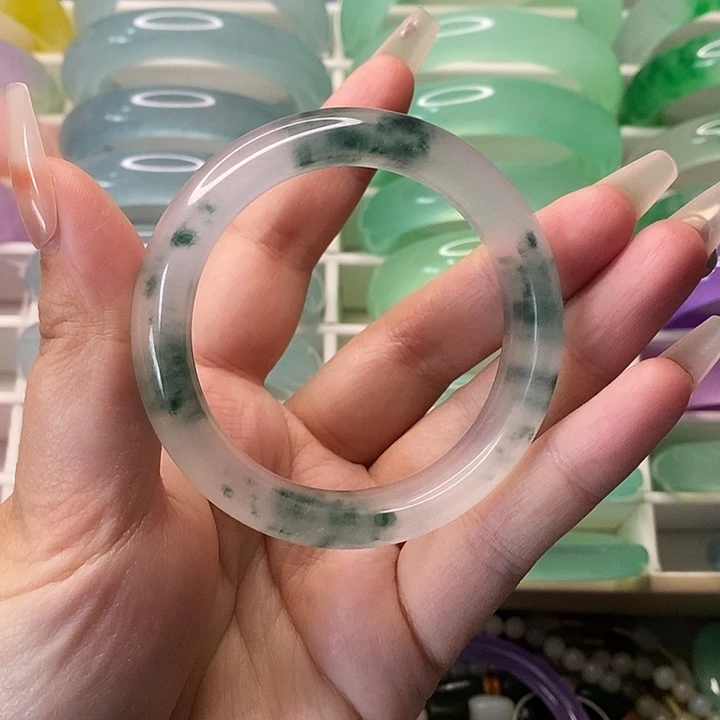 未镶嵌手镯石英岩玉