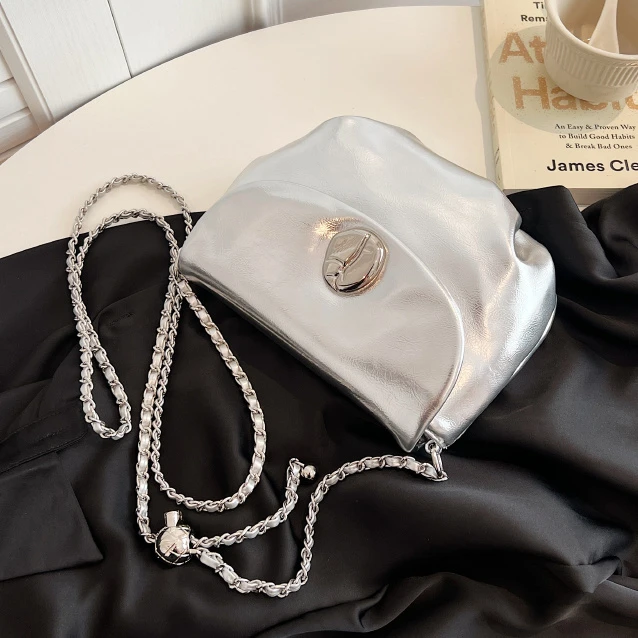 小香风女包小众包包女链条韩系小挎包百搭2025春夏新款云朵斜挎包