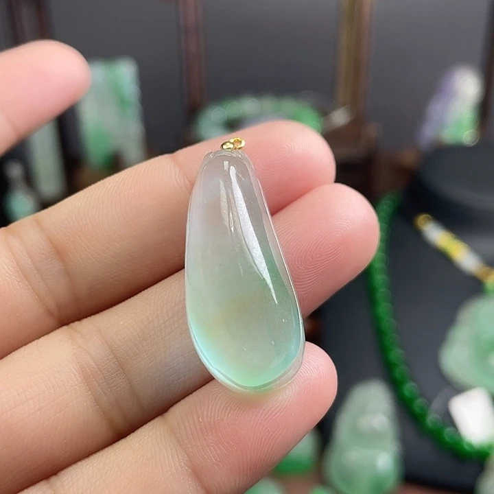 翡翠未镶嵌吊坠(赠链)