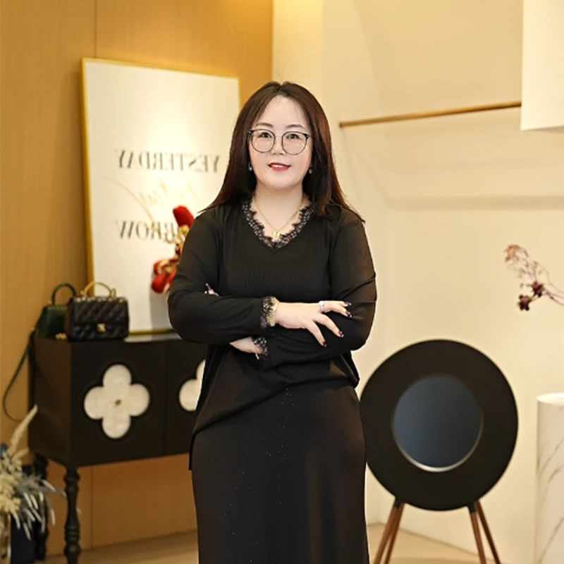 【深圳霞姐】春季上新大码女装经典百搭蕾丝拼接上衣