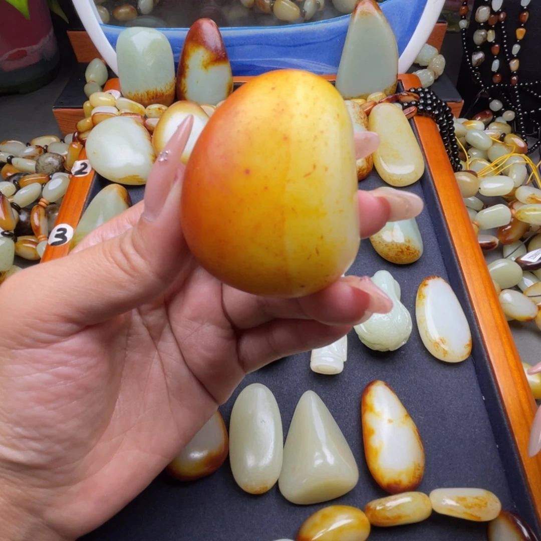 和田玉未镶嵌颈饰奔**湃