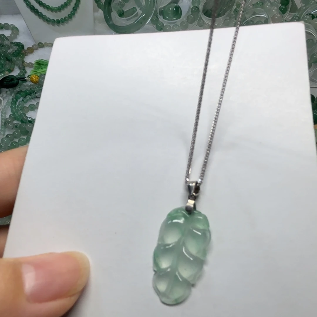 石英质玉（非洲翠）银S925镶嵌散珠冰叶子吊坠加S 925银项链一套