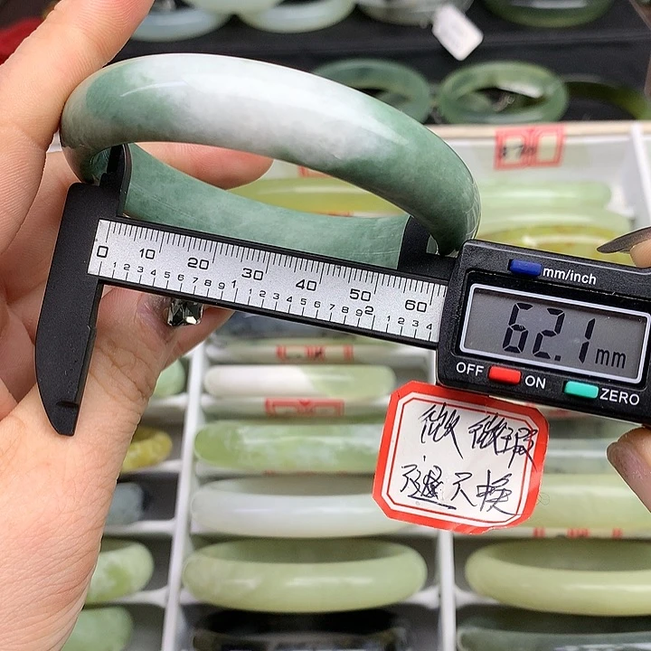 蛇纹石玉手镯未镶嵌850