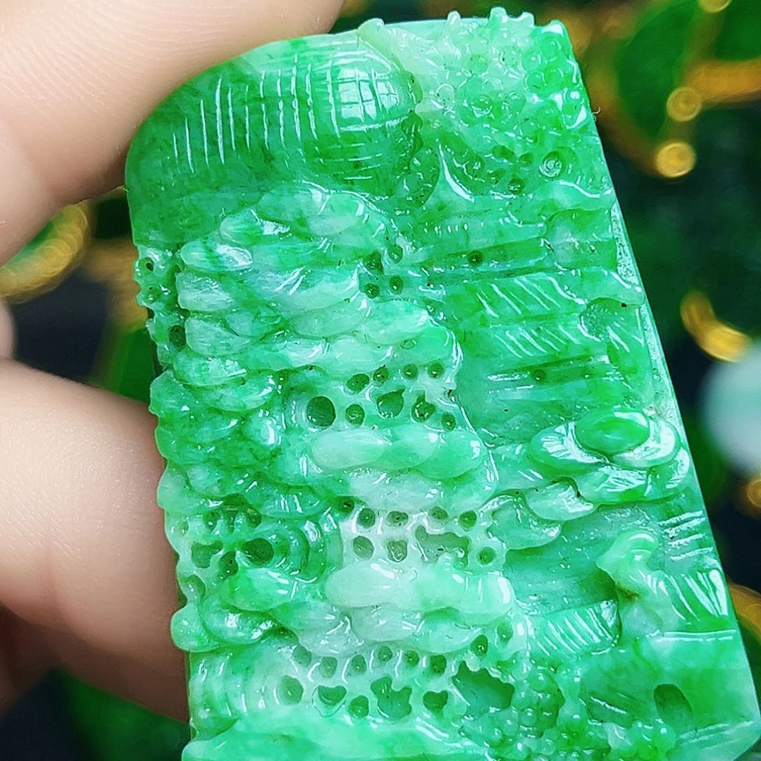 翡翠未镶嵌颈饰多样性