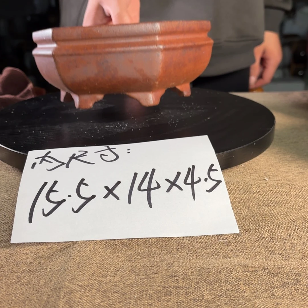 A宜兴紫砂小花盆