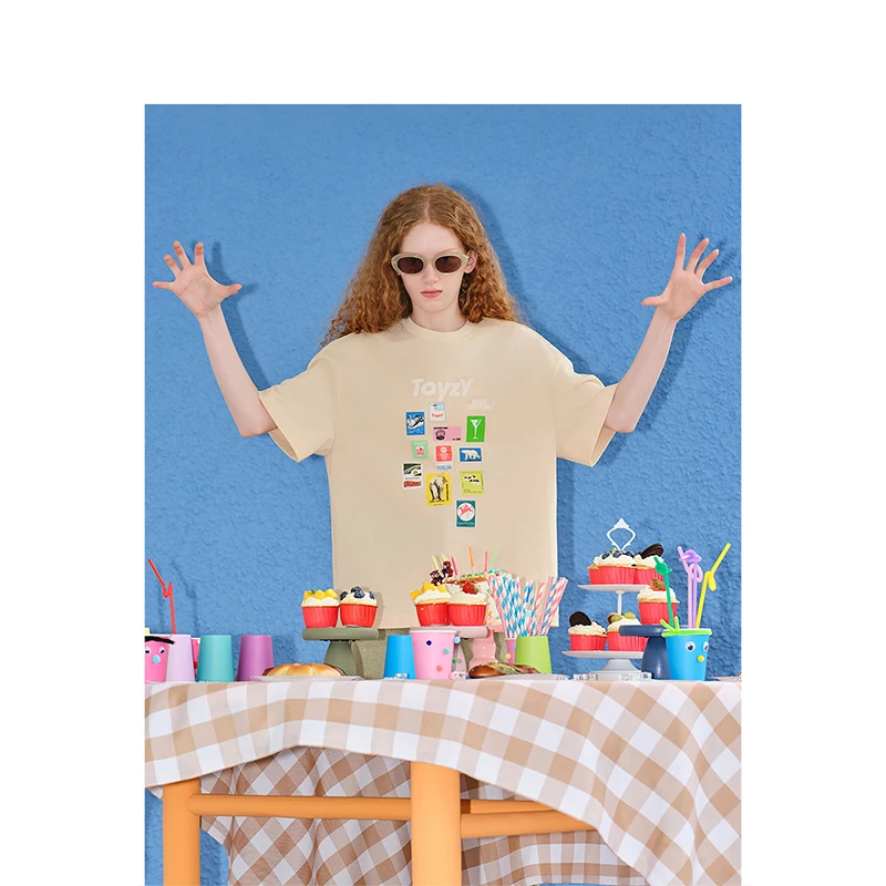 ToyzY24夏新款趣味邮票印花宽松舒适纯棉T恤ZC34260100