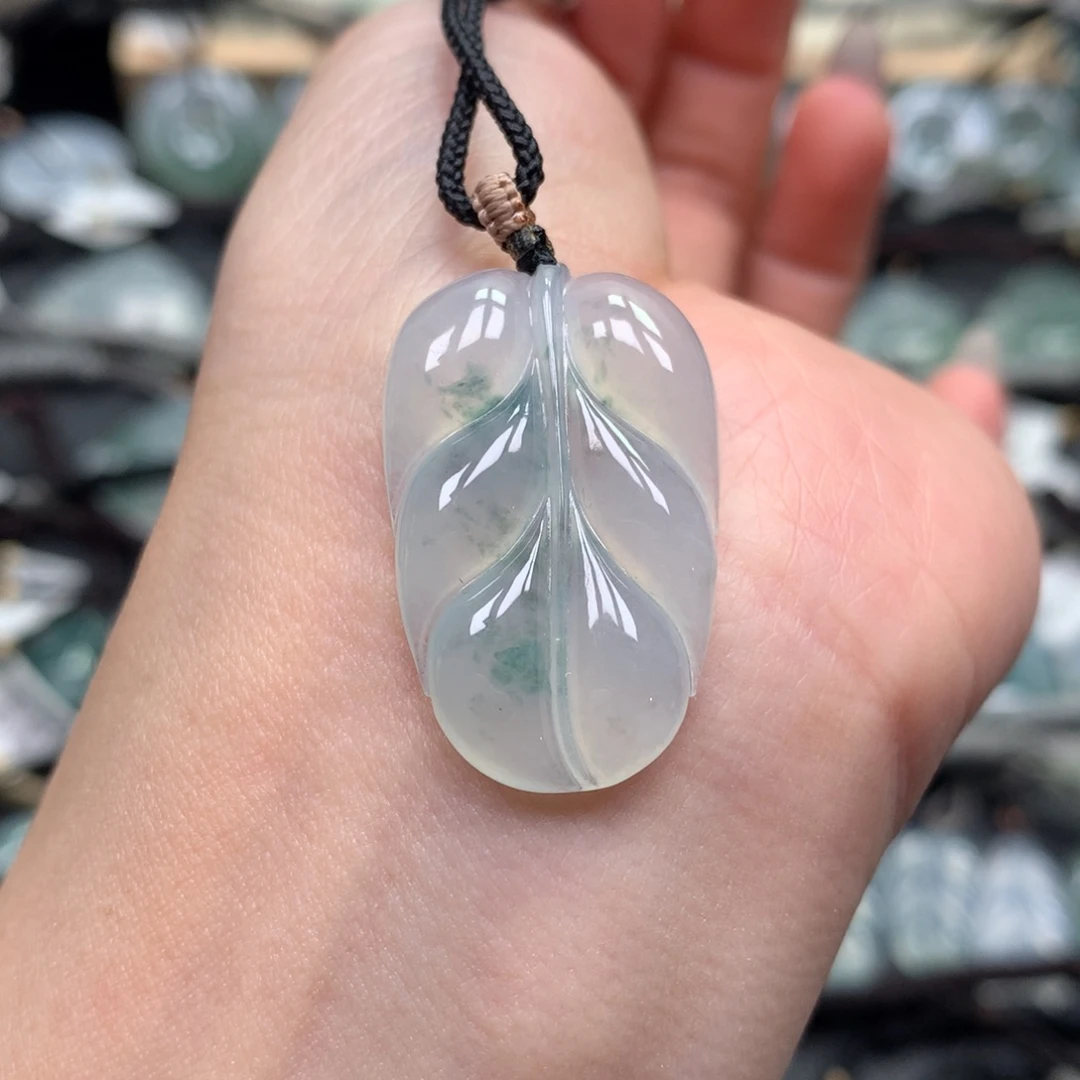 翡翠颈饰未镶嵌叶子