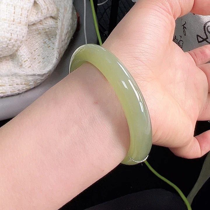 和田玉未镶嵌手镯