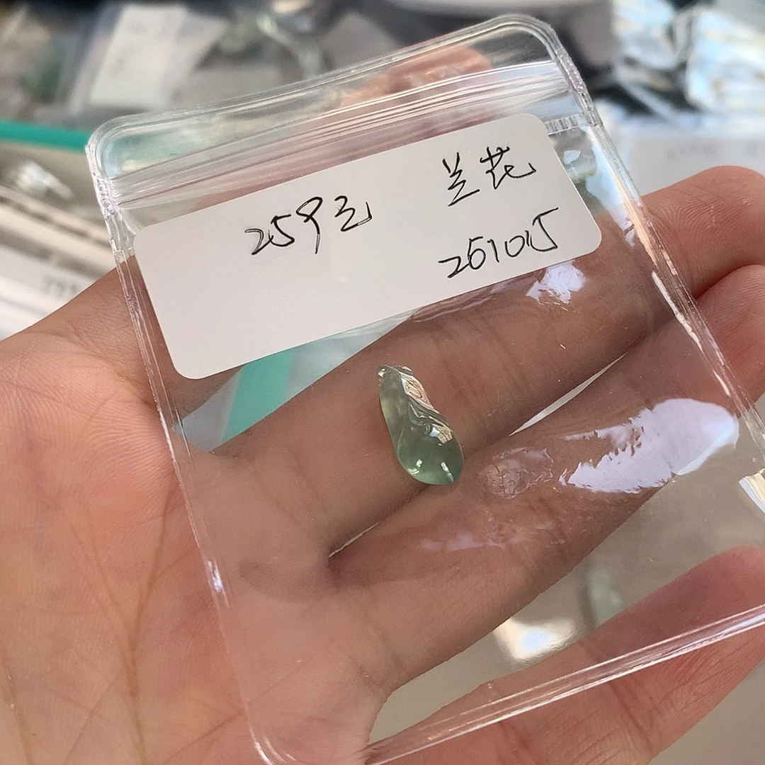 颈饰未镶嵌翡翠兰花