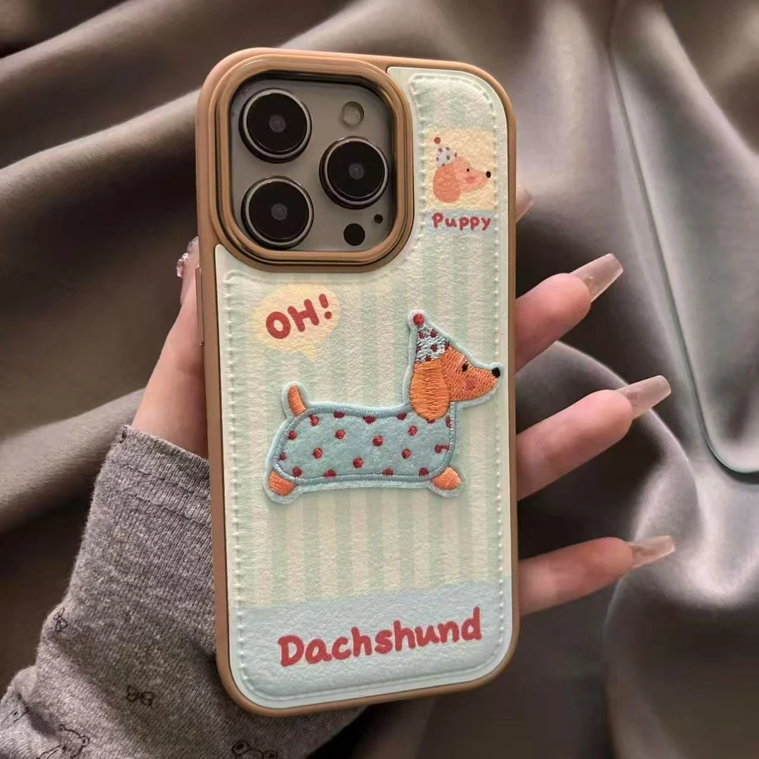 可爱蓝衣狗刺绣皮纹适用于iphone17Promax手机壳16苹果15软14防摔