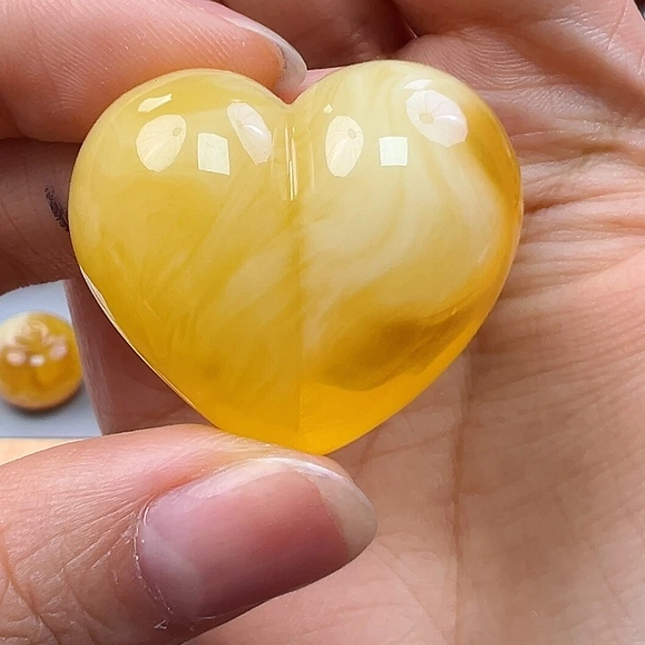 蜜蜡未镶嵌珠宝奇石
