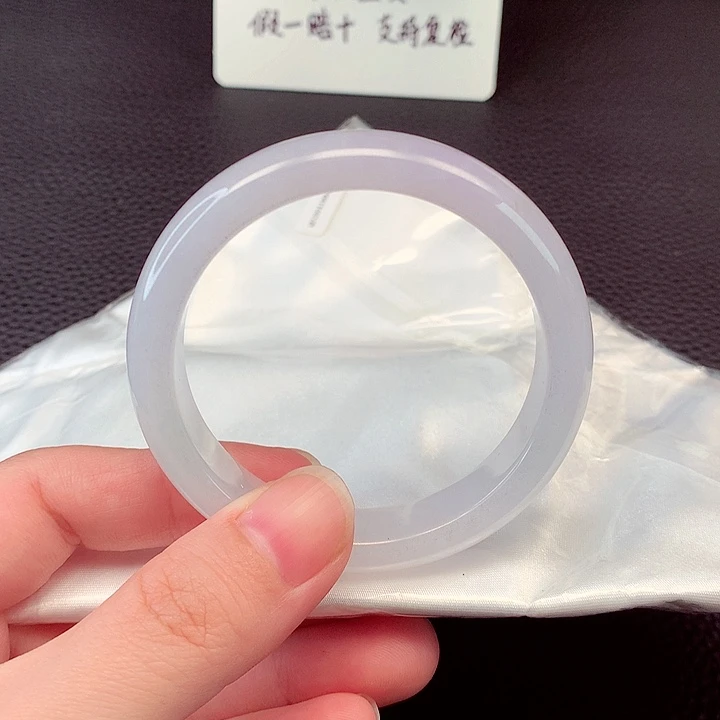 翡翠手镯未镶嵌翡翠