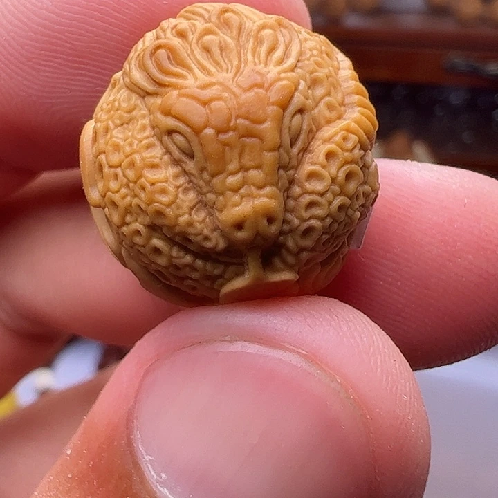 猴头核桃吊坠精工灵蛇18