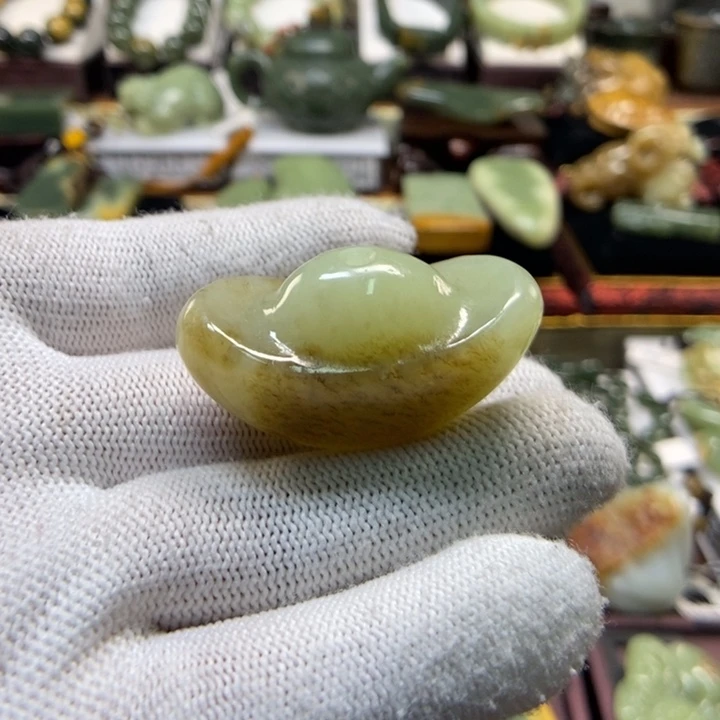 吊坠(赠链)未镶嵌岫岩老玉（透闪石质玉）