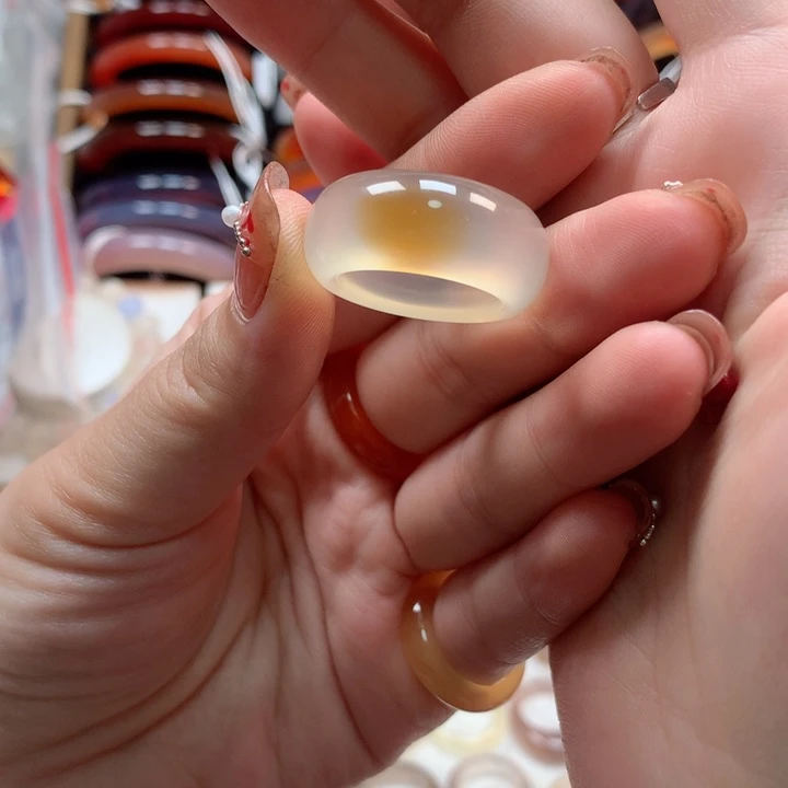 玛瑙/玉髓手镯未镶嵌遂*
