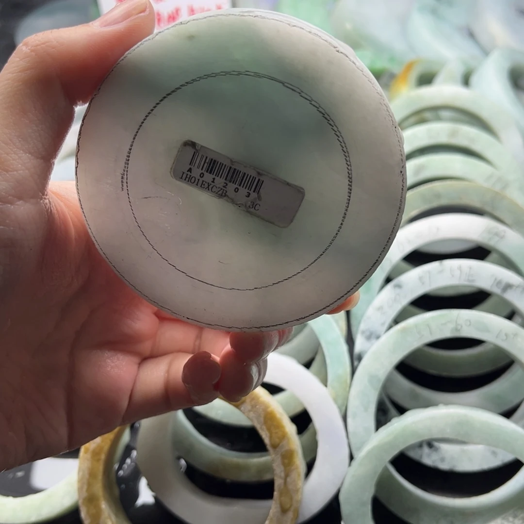 未镶嵌翡翠手镯定制翡翠