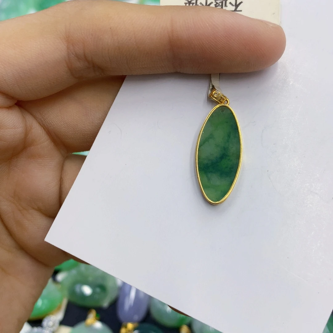 翡翠18K金镶嵌颈饰翡翠