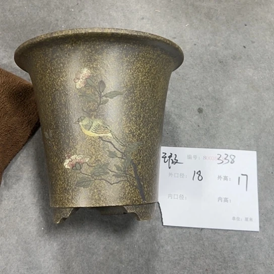 紫砂花盆紫色花盆