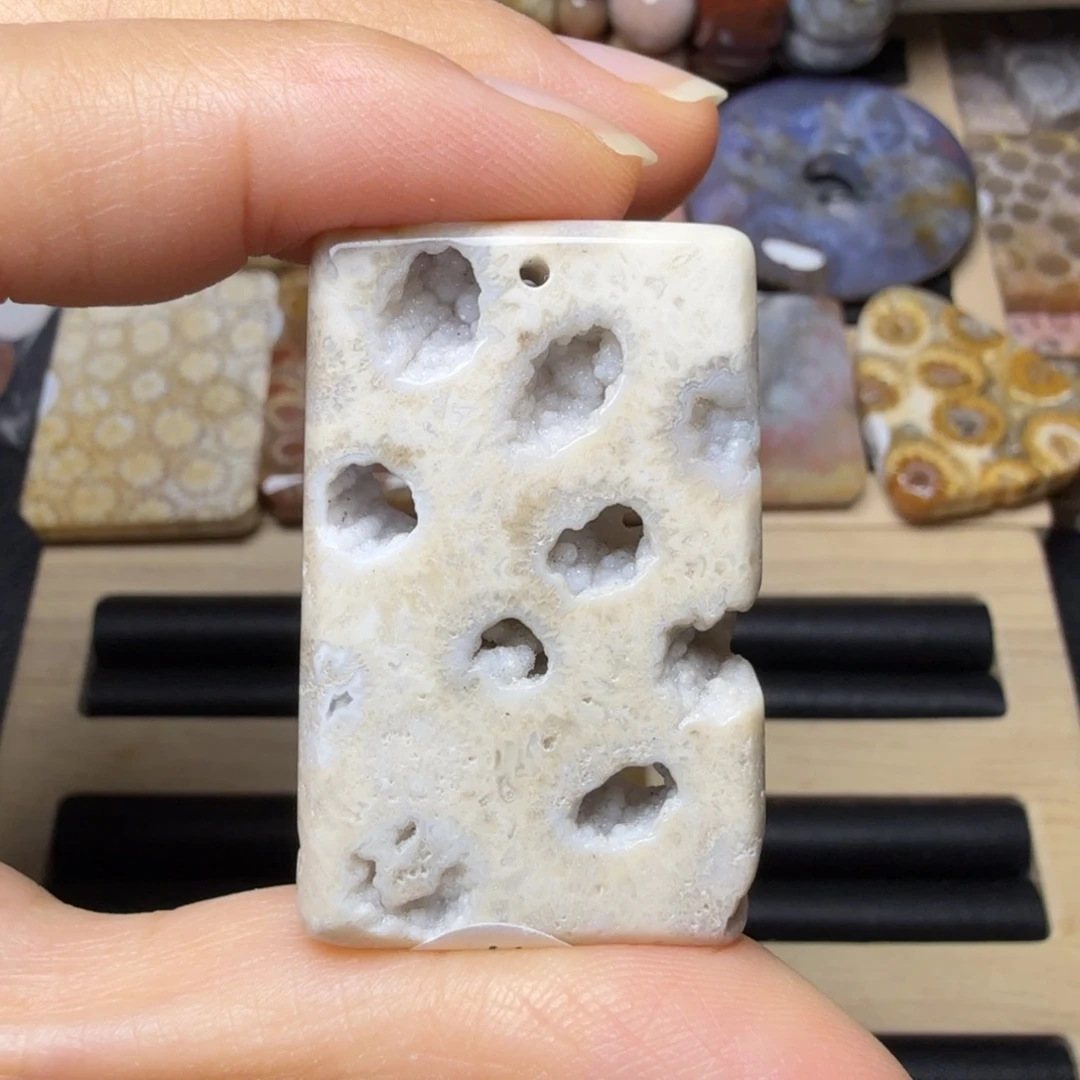 石英质玉未镶嵌再生晶洞