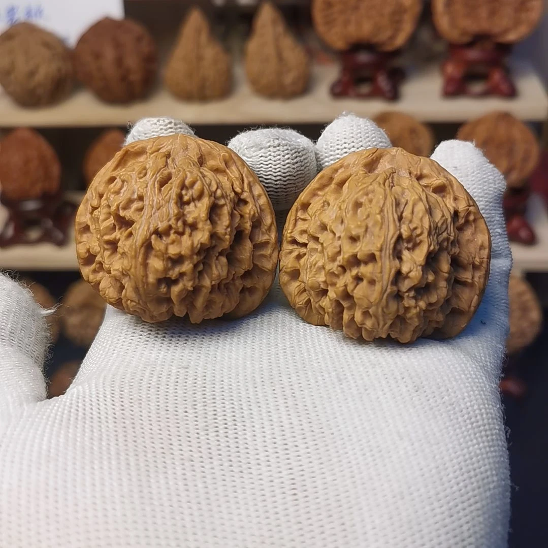 核桃文玩核桃高端小众南疆石44尺其中一只有修尖