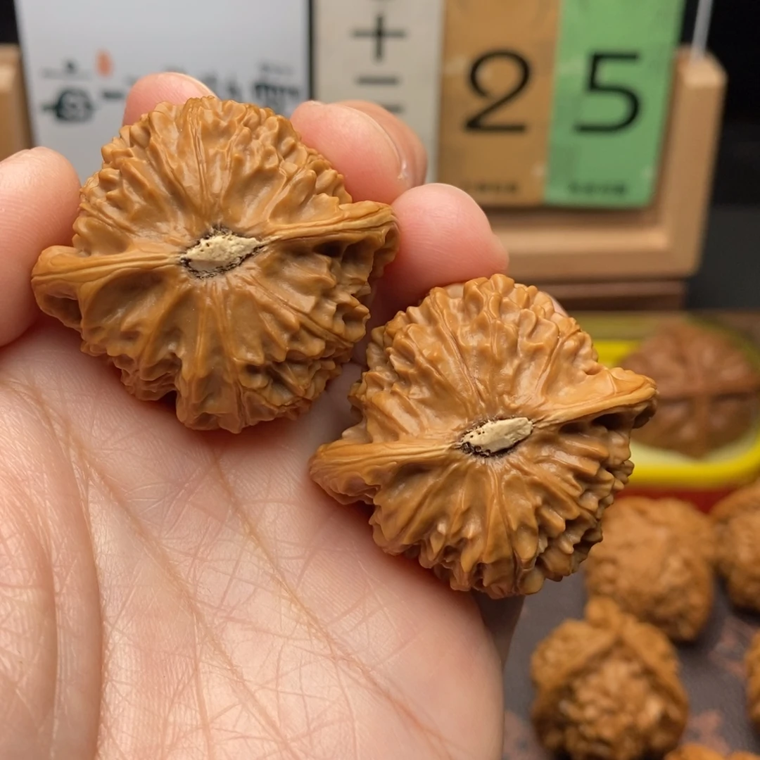 迪***℡把件文玩核桃宫灯42