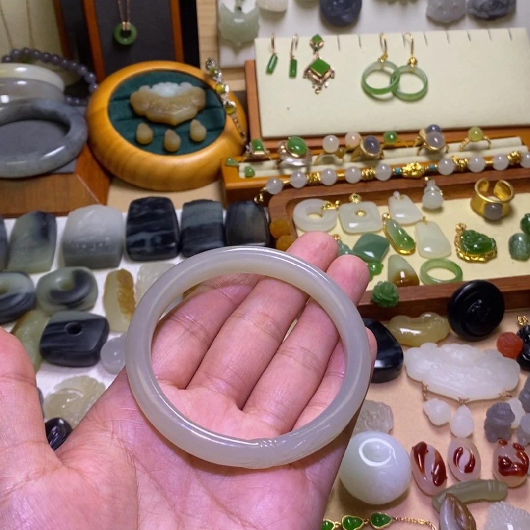 和田玉未镶嵌颈饰