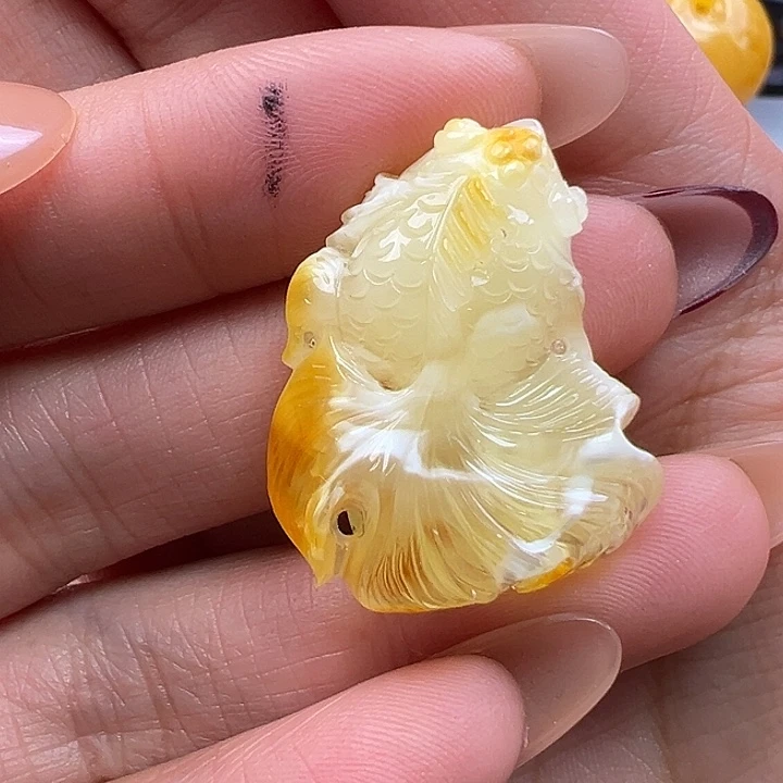 蜜蜡未镶嵌珠宝奇石