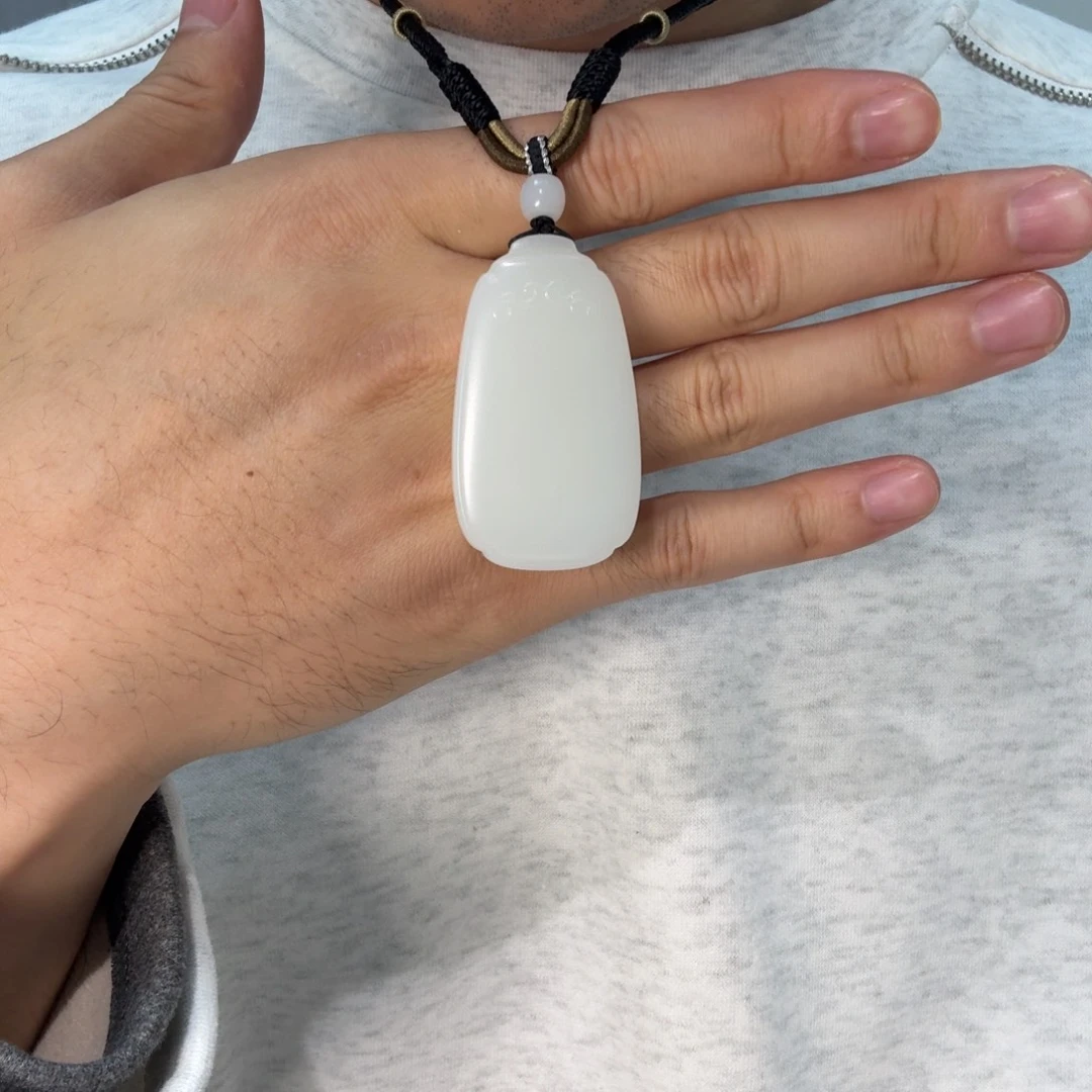 不***争和田玉未镶嵌颈饰