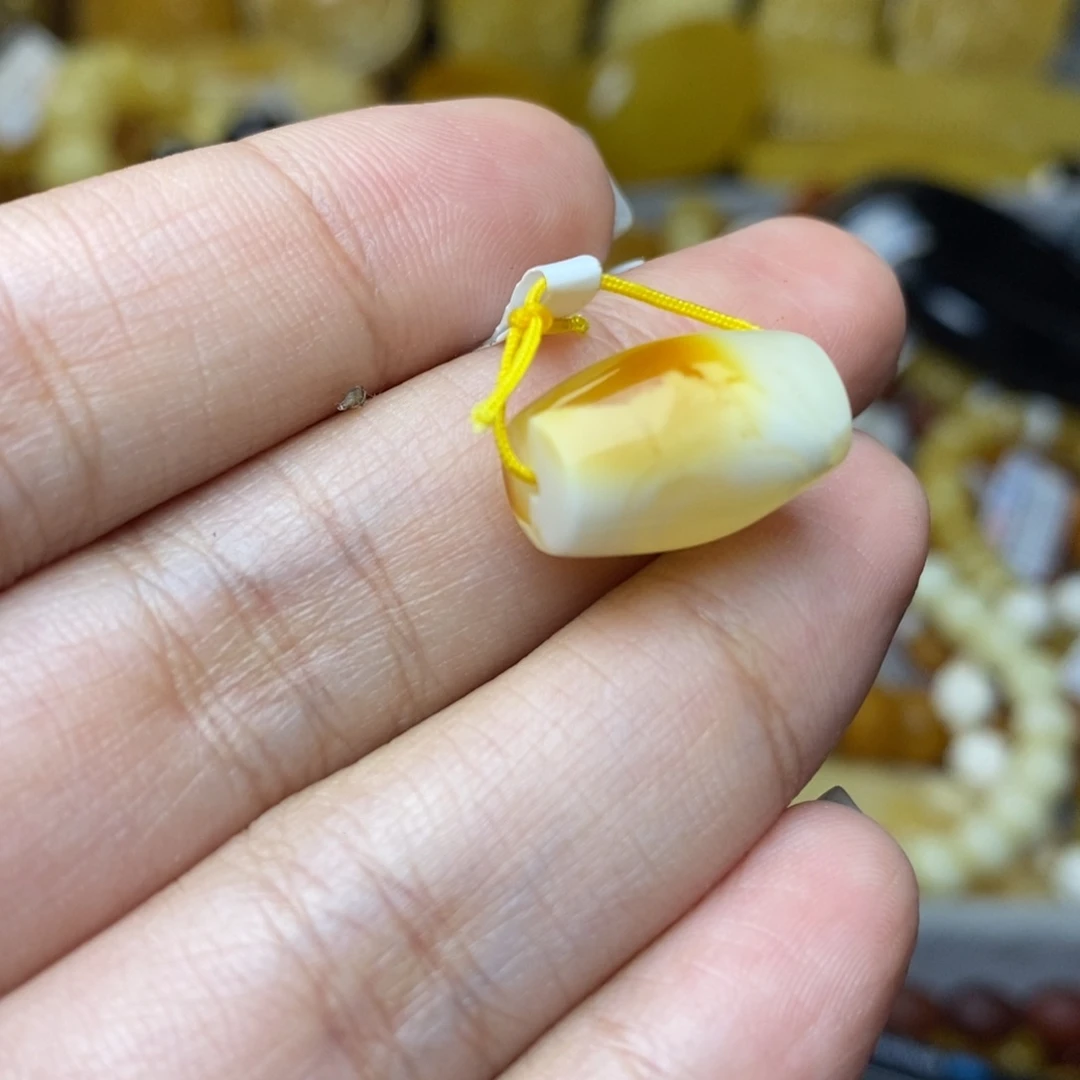 未镶嵌琥珀珠宝奇石