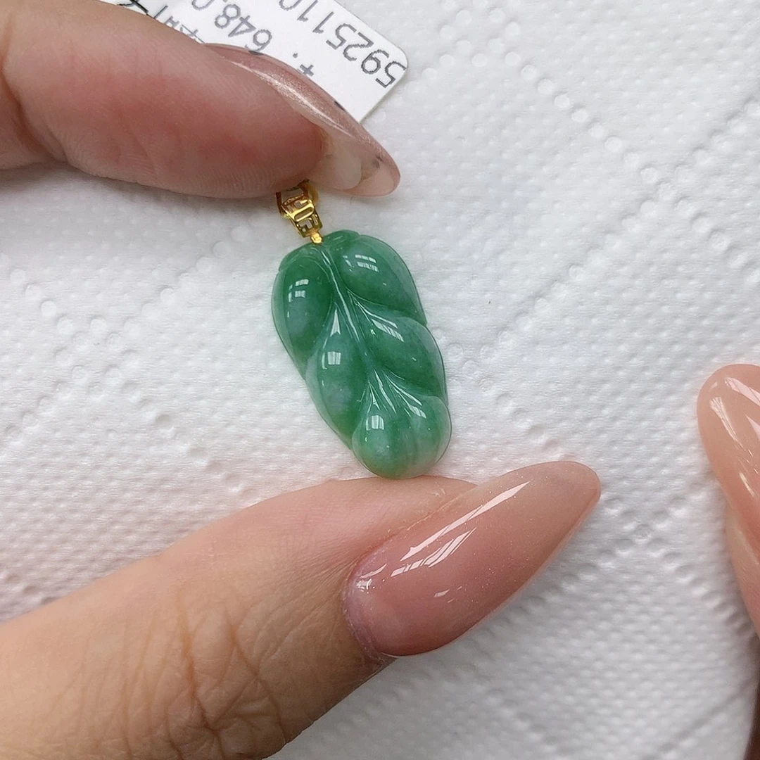 颈饰18K金镶嵌翡翠