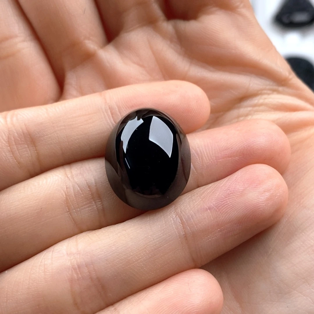 颈饰未镶嵌翡翠愿****。蛋面