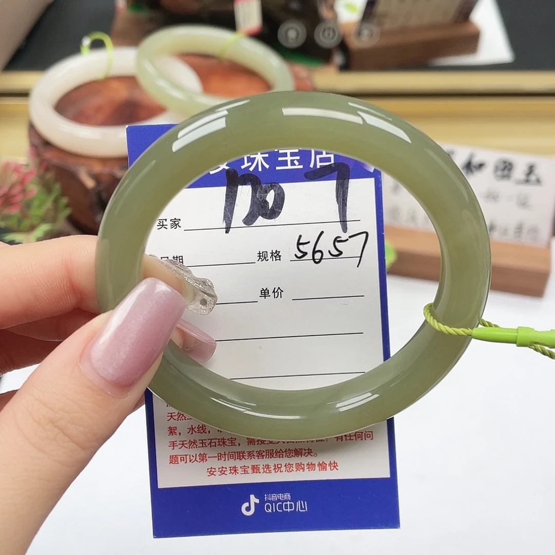 和田玉未镶嵌手镯