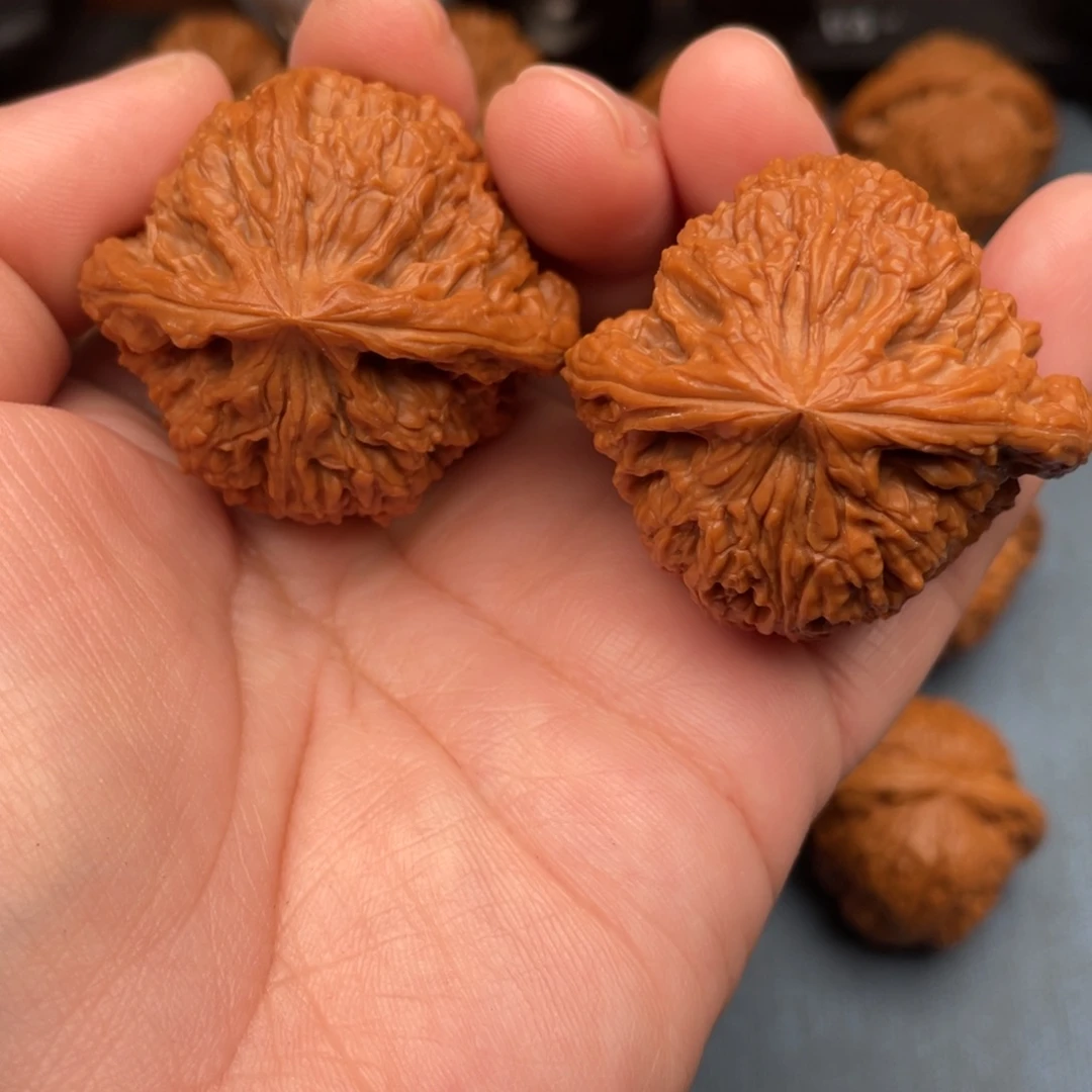 把件文玩核桃全品凹底红皮三角疆43