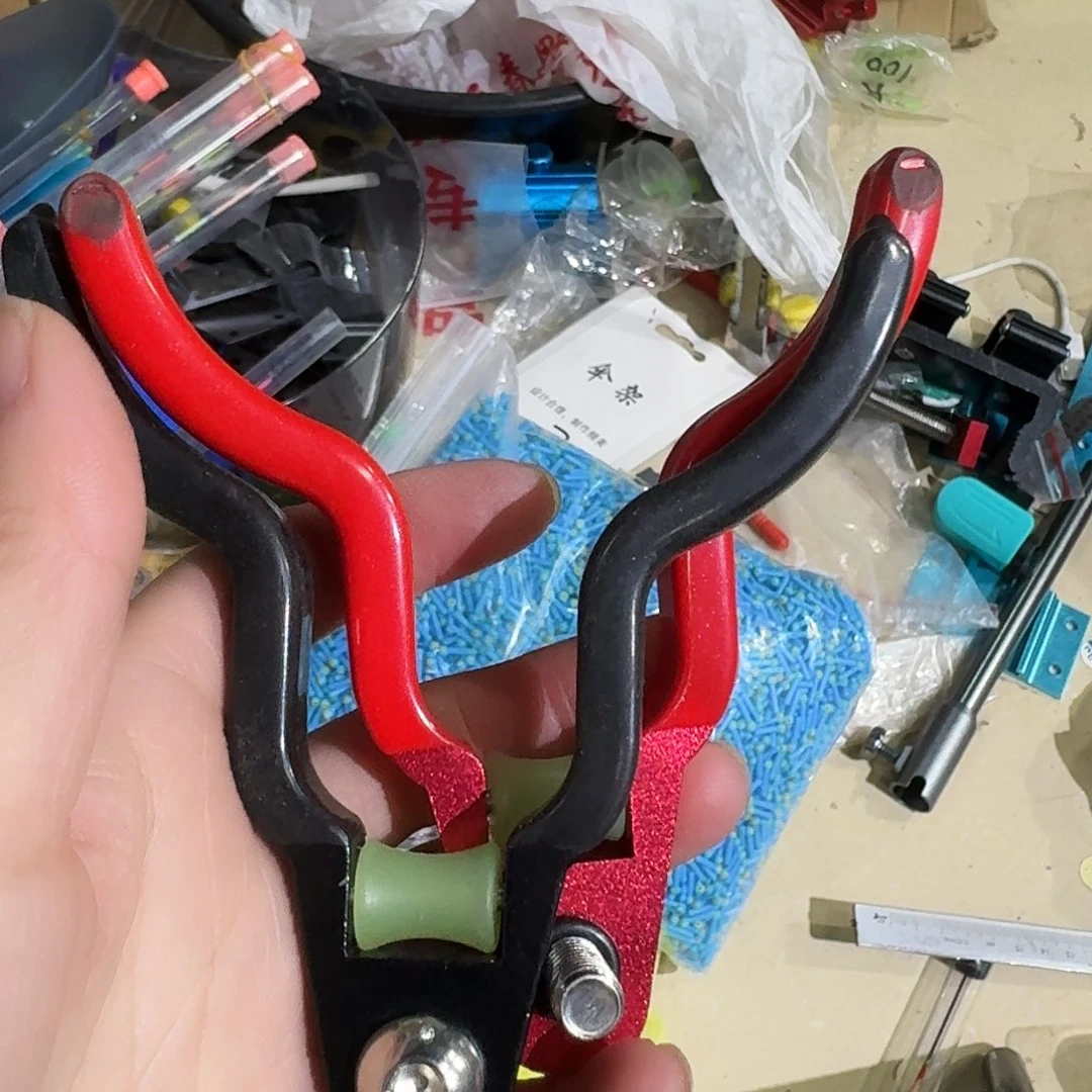 有***谓一黑一红头编号3号