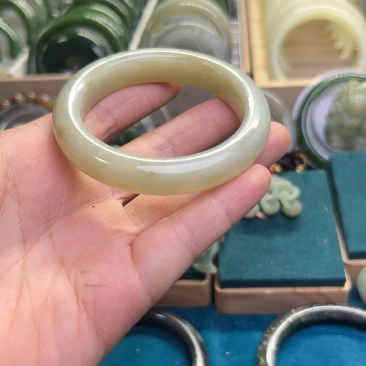 和田玉手镯未镶嵌54.9圈围027