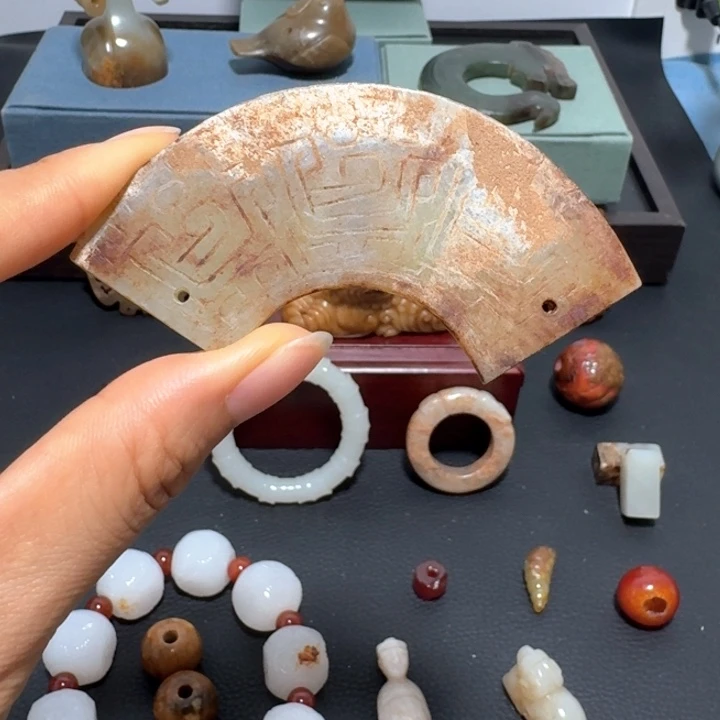 和田玉未镶嵌颈饰先****房