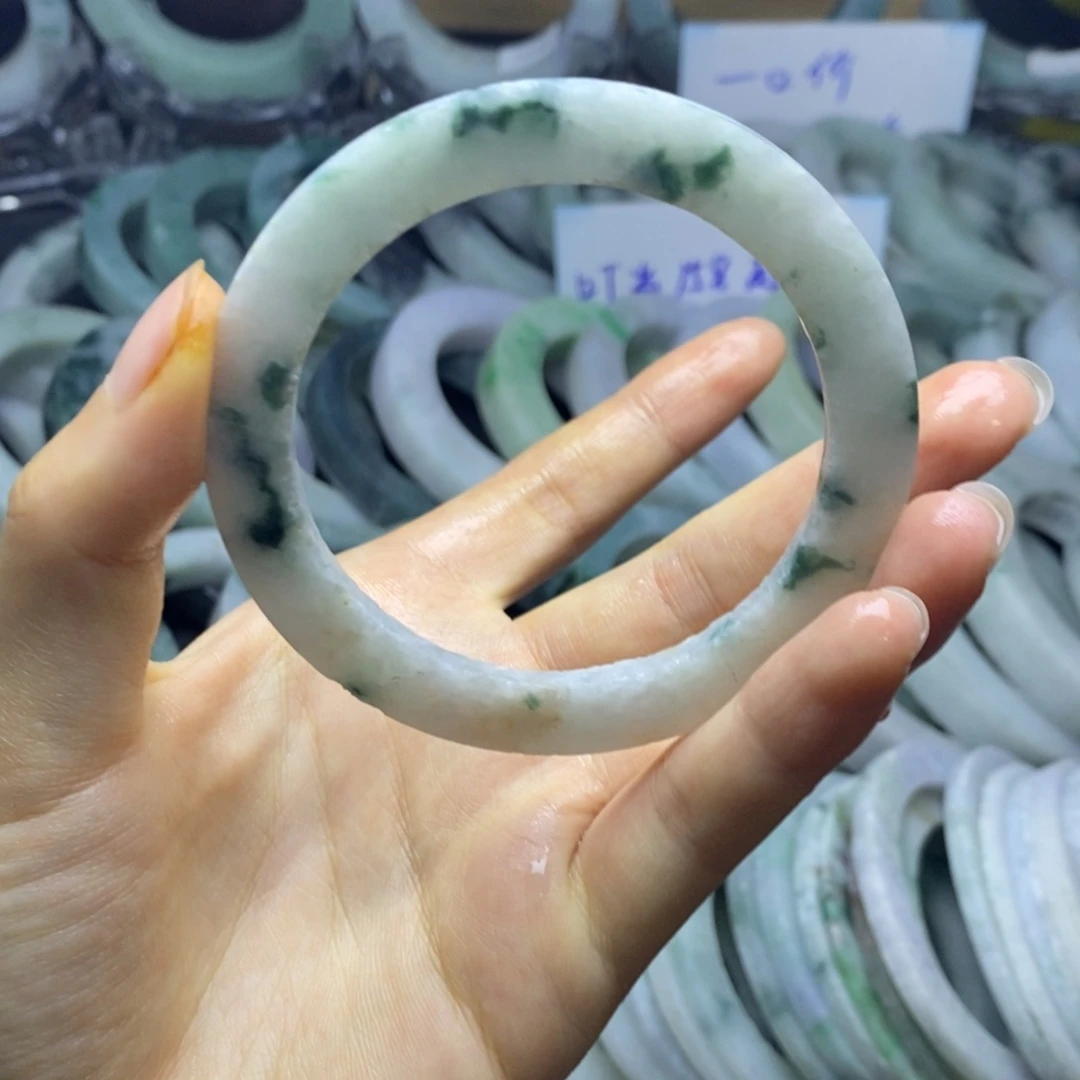 定制翡翠未镶嵌手镯