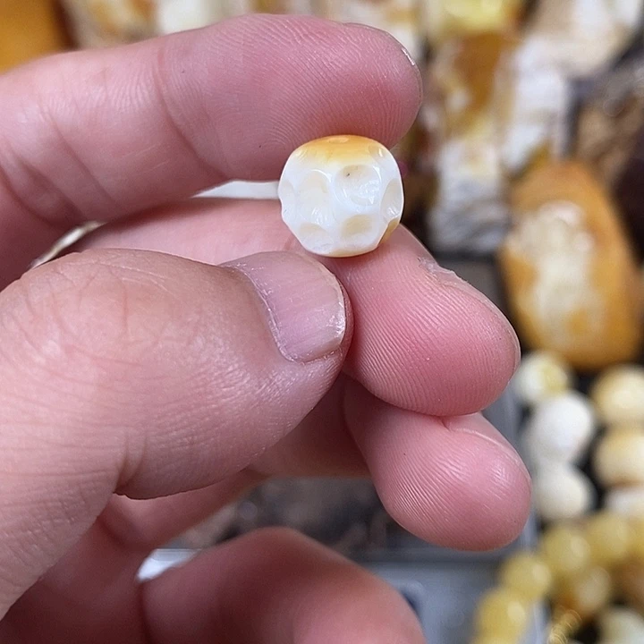 未镶嵌琥珀裸石我